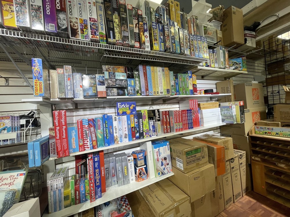 puzzles from 35 to 5,000 pieces and board games for family and friends